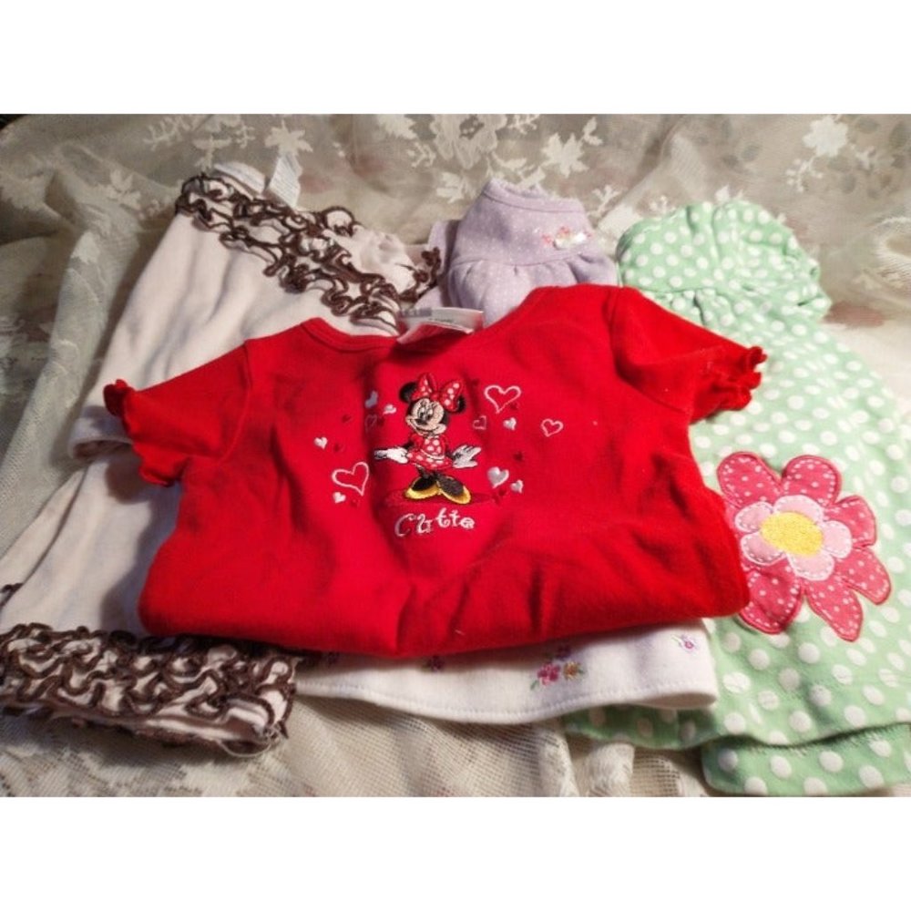 Lot of 4 girls outfits 1 size 3M and 1 size 3-6M 2 size 6M